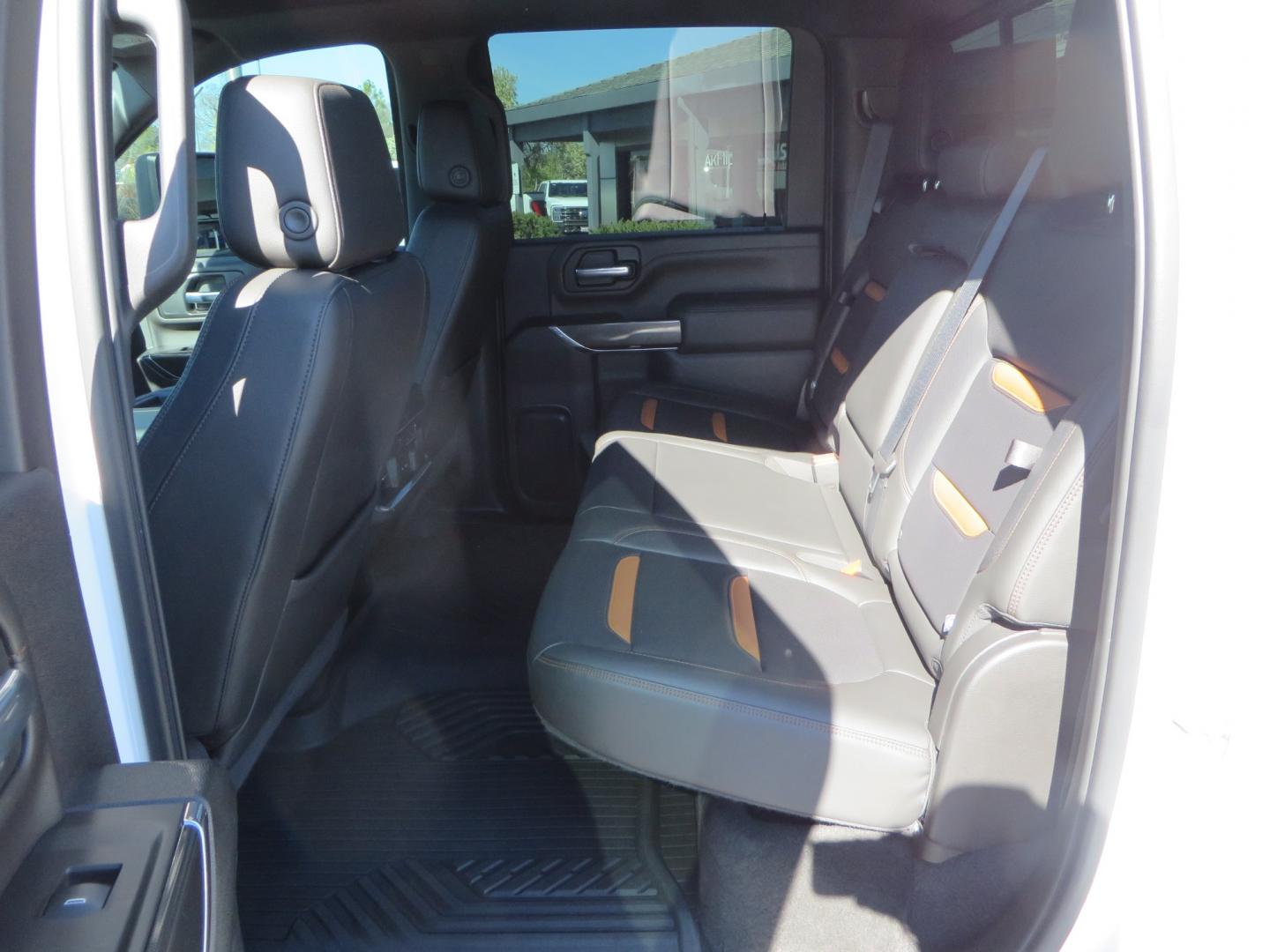 2020 White /BLACK GMC Sierra 2500HD AT4 Crew Cab Short Box 4WD (1GT49PEY9LF) with an 6.6L V8 OHV 16 DIESEL engine, 6A transmission, located at 2630 Grass Valley Highway, Auburn, CA, 95603, (530) 508-5100, 38.937893, -121.095482 - Photo#38